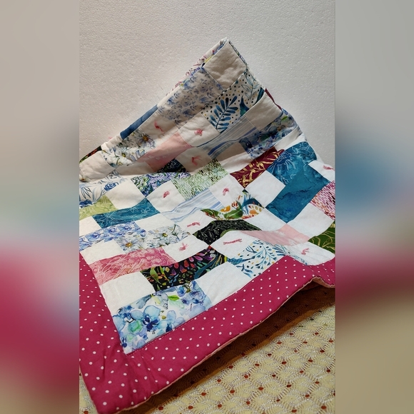 Handmade patchwork tied vintage lap quilt - Picture 2 of 9